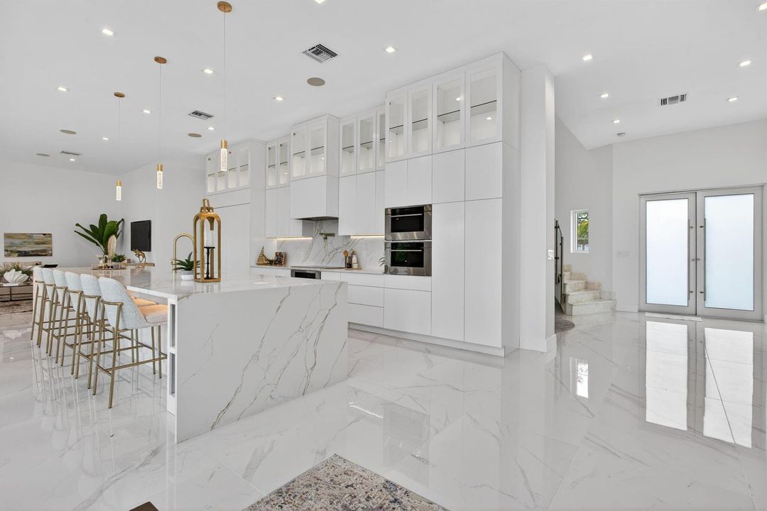 25-web-or-mls-2641-0037