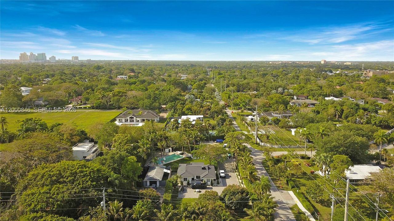 Active With Contract: $2,100,000 (4 beds, 3 baths, 1556 Square Feet)