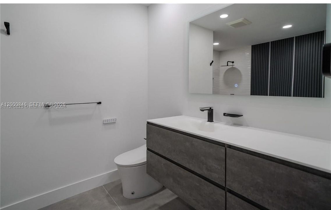 Active With Contract: $2,100,000 (4 beds, 3 baths, 1556 Square Feet)