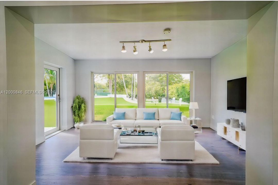 Active With Contract: $2,100,000 (4 beds, 3 baths, 1556 Square Feet)