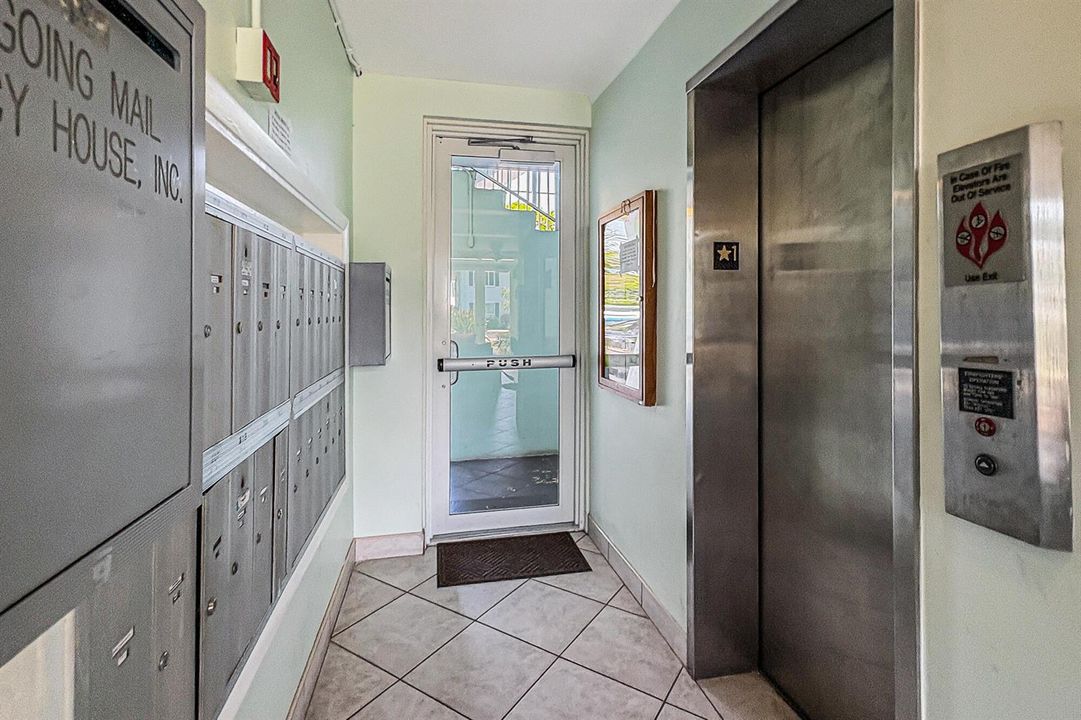 2829 NE 30th St -32