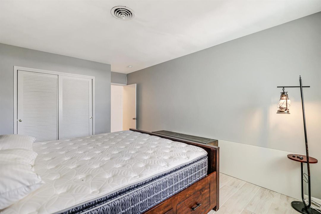 2829 NE 30th St -26