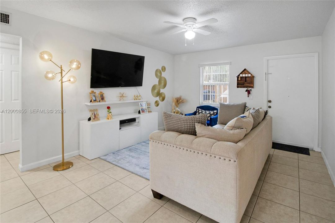 For Sale: $289,000 (3 beds, 2 baths, 1150 Square Feet)