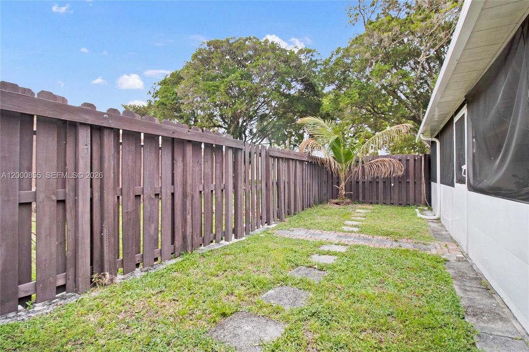 For Sale: $289,000 (3 beds, 2 baths, 1150 Square Feet)