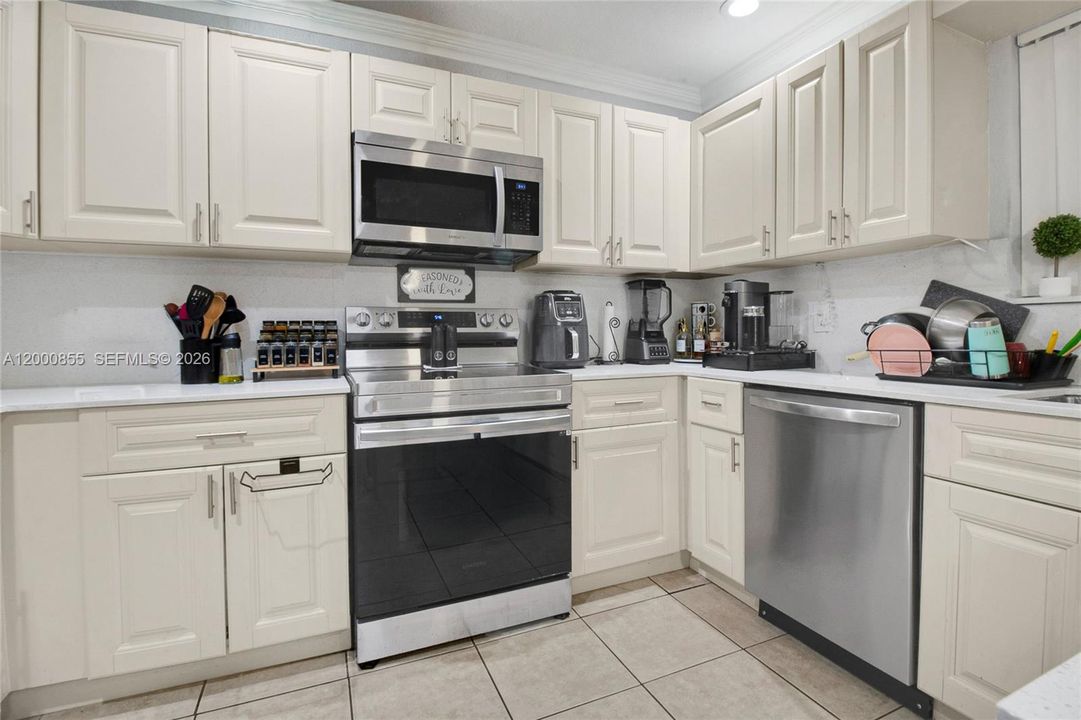 For Sale: $289,000 (3 beds, 2 baths, 1150 Square Feet)