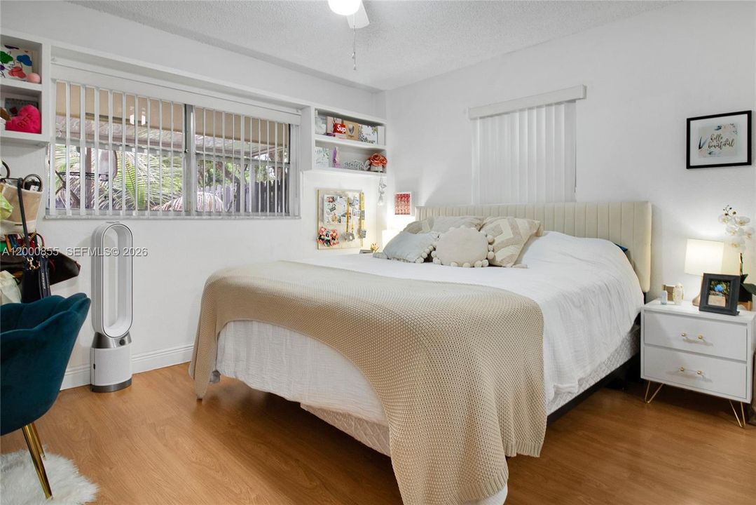 For Sale: $289,000 (3 beds, 2 baths, 1150 Square Feet)