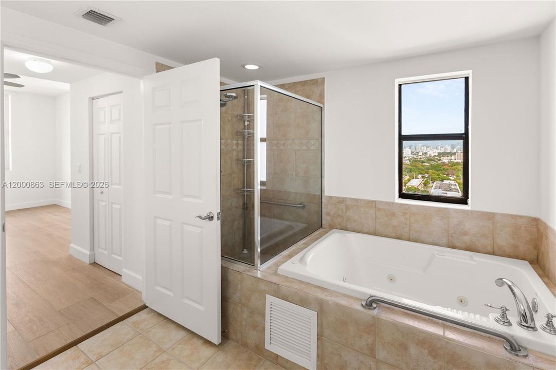 For Sale: $588,000 (2 beds, 2 baths, 1072 Square Feet)