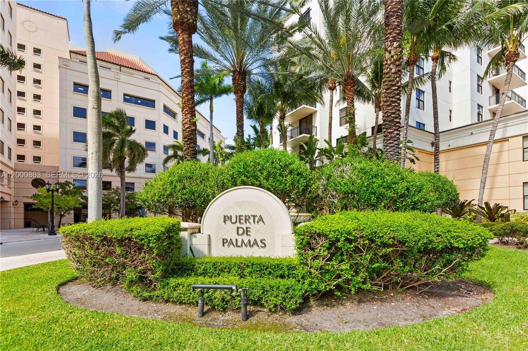 For Sale: $588,000 (2 beds, 2 baths, 1072 Square Feet)