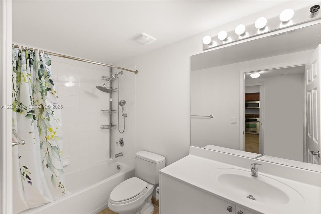 For Sale: $588,000 (2 beds, 2 baths, 1072 Square Feet)