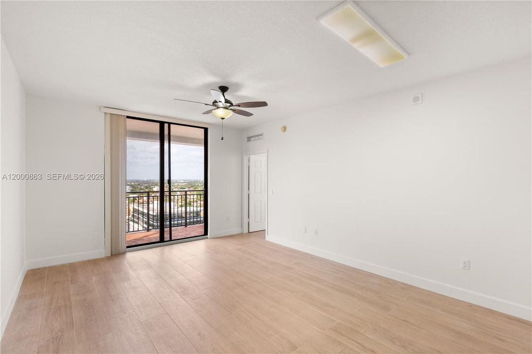 For Sale: $588,000 (2 beds, 2 baths, 1072 Square Feet)