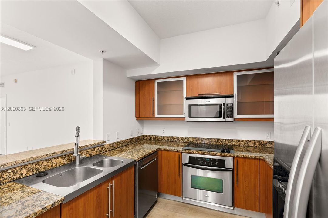 For Sale: $588,000 (2 beds, 2 baths, 1072 Square Feet)