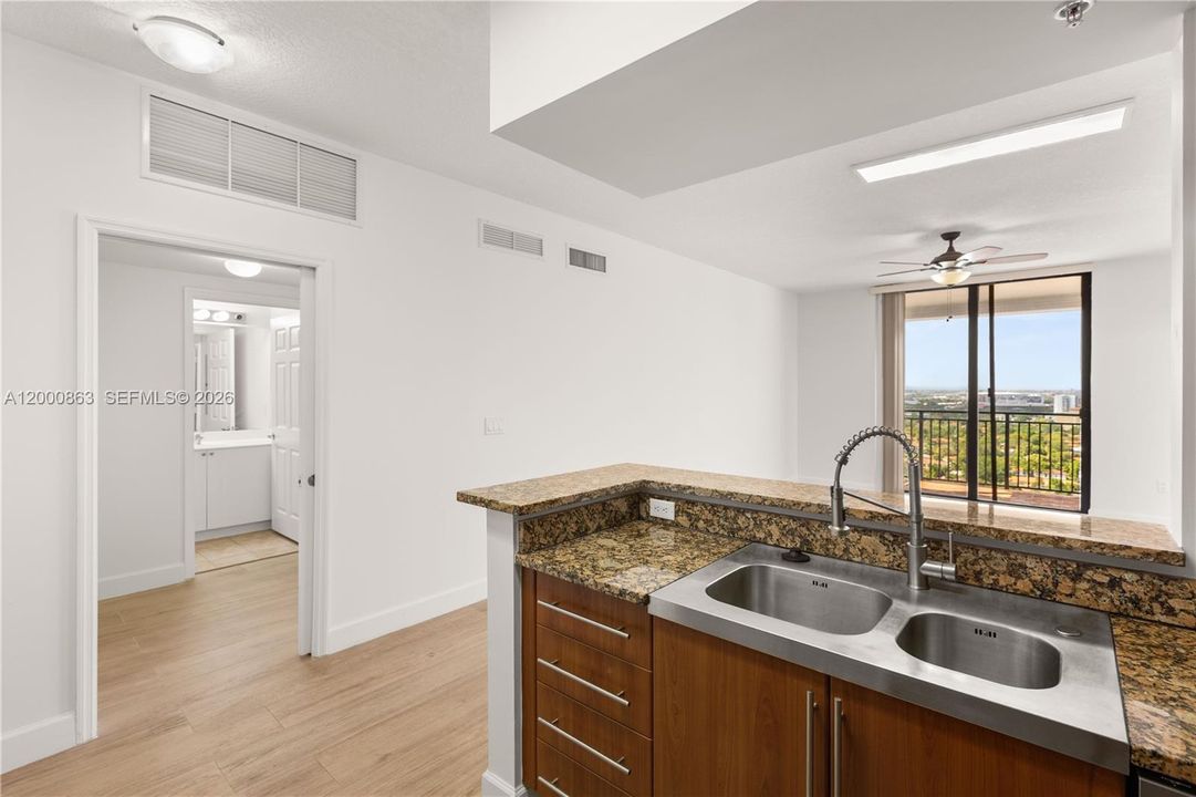 For Sale: $588,000 (2 beds, 2 baths, 1072 Square Feet)