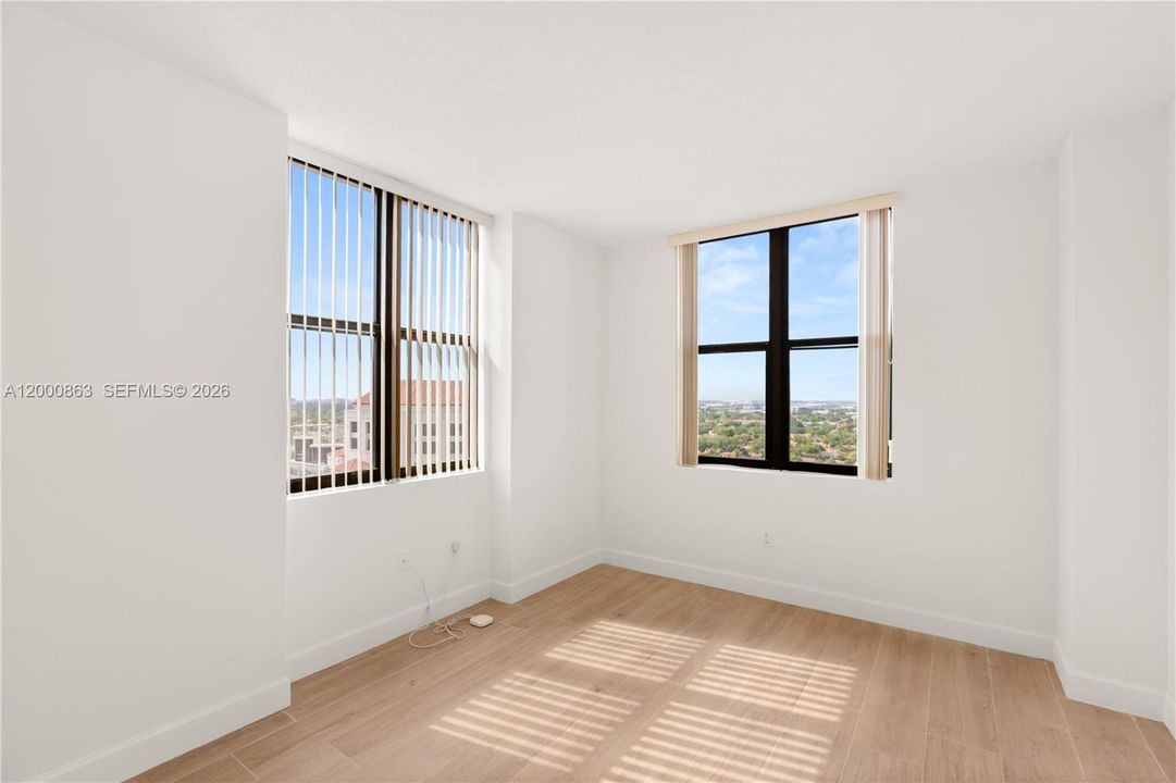 For Sale: $588,000 (2 beds, 2 baths, 1072 Square Feet)