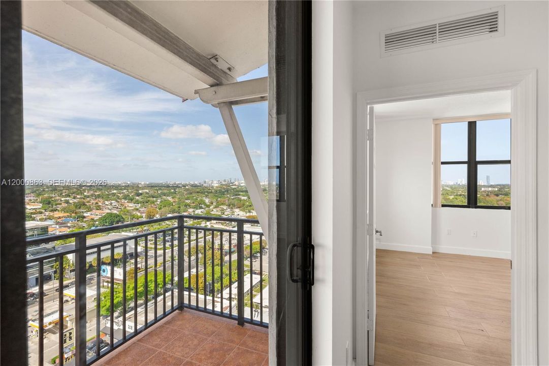 For Sale: $588,000 (2 beds, 2 baths, 1072 Square Feet)