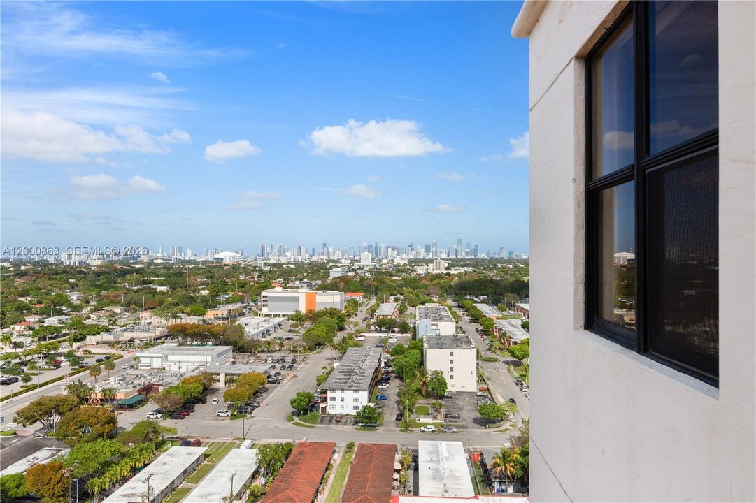 For Sale: $588,000 (2 beds, 2 baths, 1072 Square Feet)