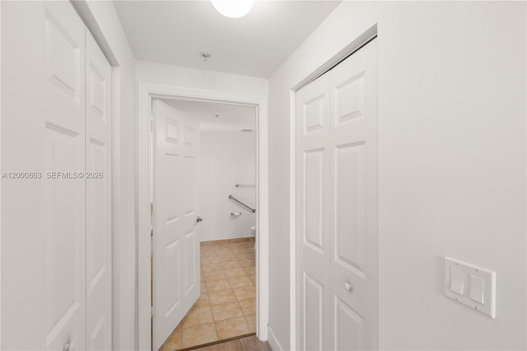 For Sale: $588,000 (2 beds, 2 baths, 1072 Square Feet)
