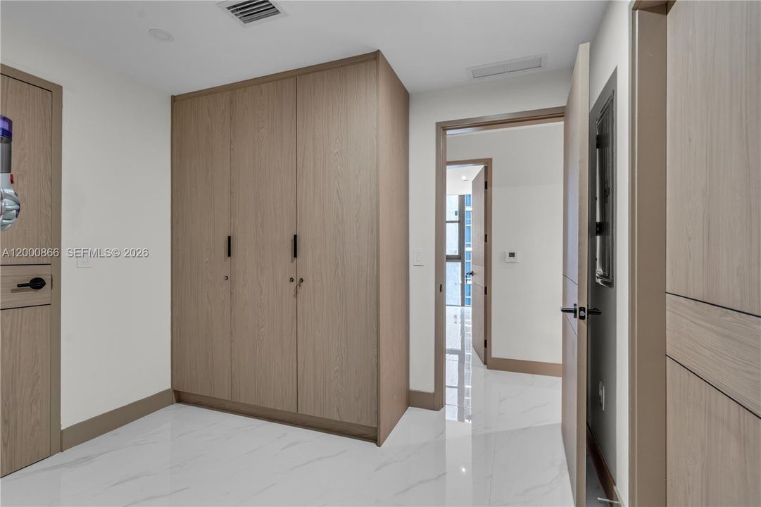 В аренду: $19,500 (4 спален, 5 ванн, 2216 Квадратных фут)