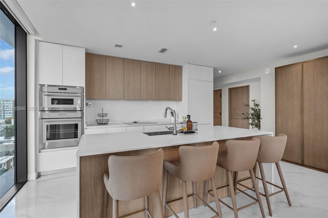 В аренду: $19,500 (4 спален, 5 ванн, 2216 Квадратных фут)