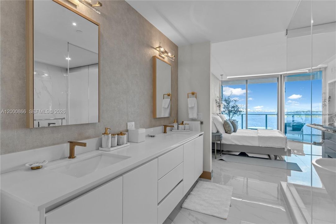 В аренду: $19,500 (4 спален, 5 ванн, 2216 Квадратных фут)
