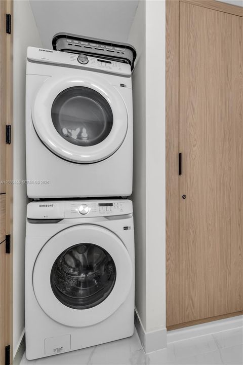 В аренду: $19,500 (4 спален, 5 ванн, 2216 Квадратных фут)