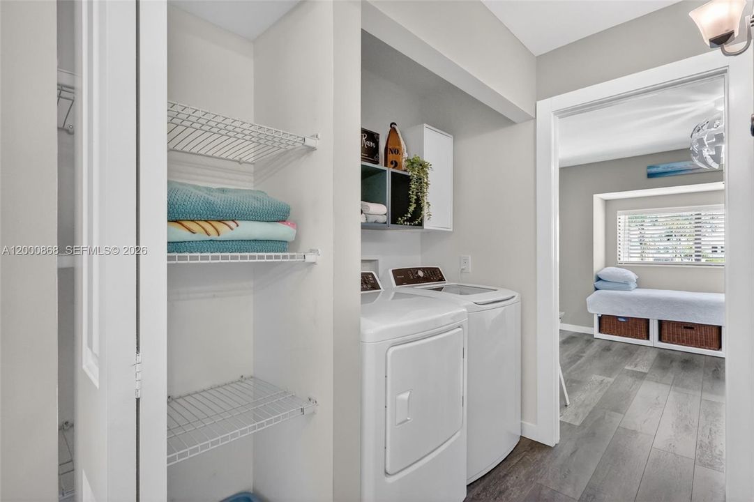 For Rent: $2,400 (2 beds, 1 baths, 1270 Square Feet)