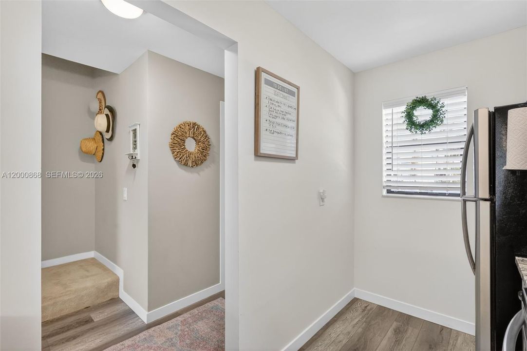 For Rent: $2,400 (2 beds, 1 baths, 1270 Square Feet)