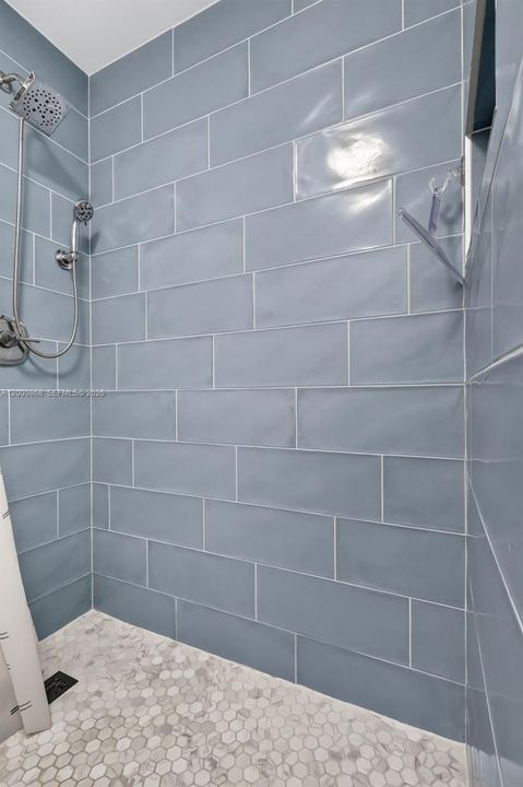 For Rent: $2,400 (2 beds, 1 baths, 1270 Square Feet)