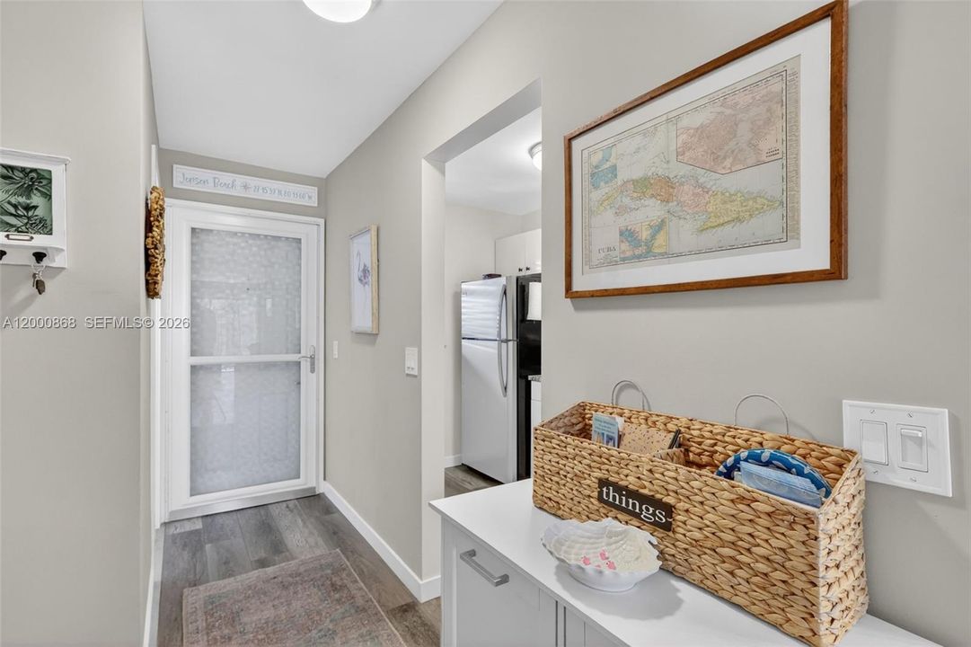 For Rent: $2,400 (2 beds, 1 baths, 1270 Square Feet)