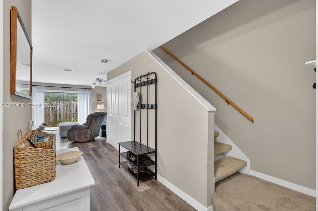 For Rent: $2,400 (2 beds, 1 baths, 1270 Square Feet)