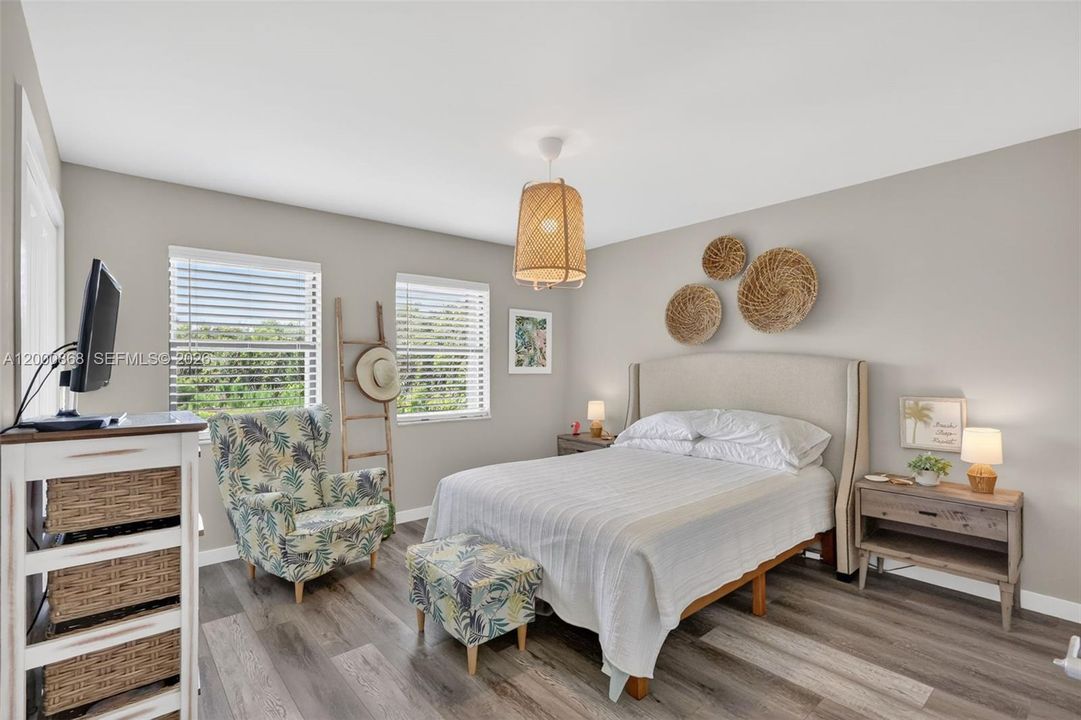 For Rent: $2,400 (2 beds, 1 baths, 1270 Square Feet)