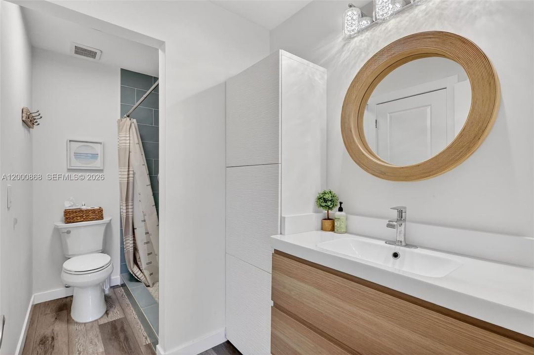 For Rent: $2,400 (2 beds, 1 baths, 1270 Square Feet)