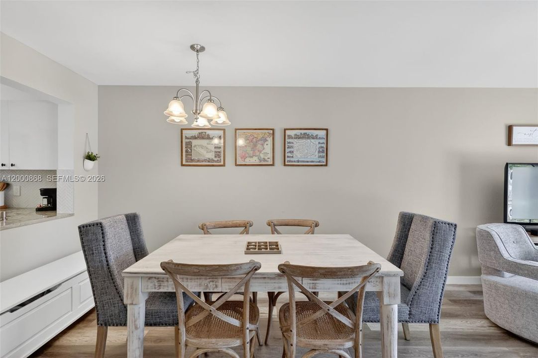 For Rent: $2,400 (2 beds, 1 baths, 1270 Square Feet)