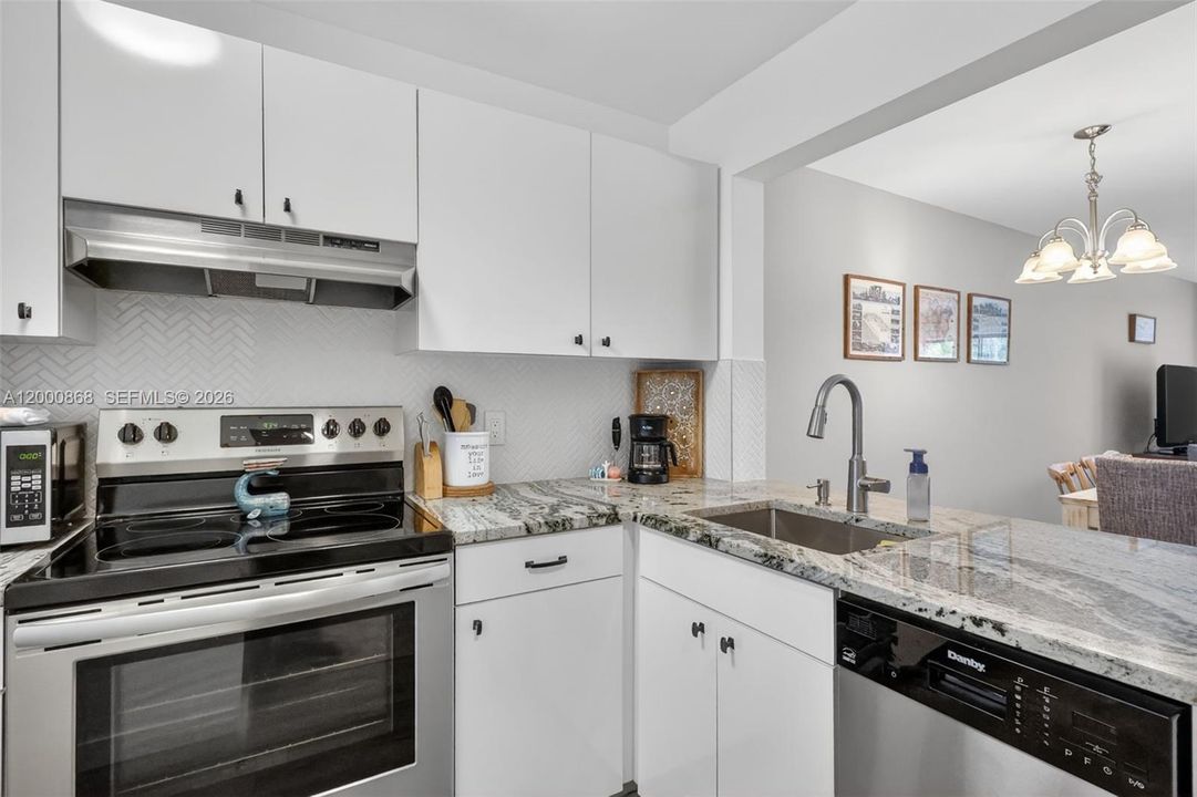 For Rent: $2,400 (2 beds, 1 baths, 1270 Square Feet)