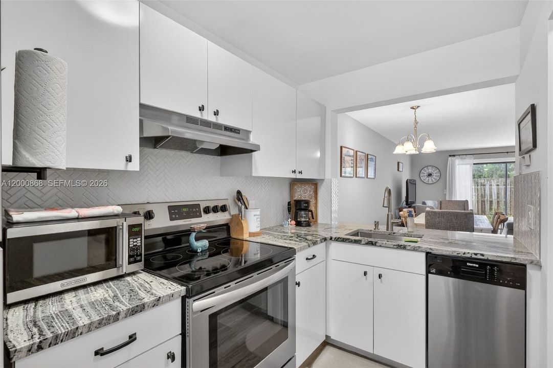 For Rent: $2,400 (2 beds, 1 baths, 1270 Square Feet)