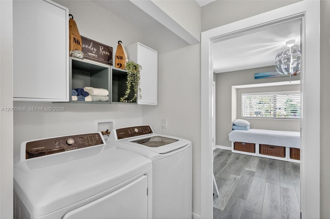 For Rent: $2,400 (2 beds, 1 baths, 1270 Square Feet)