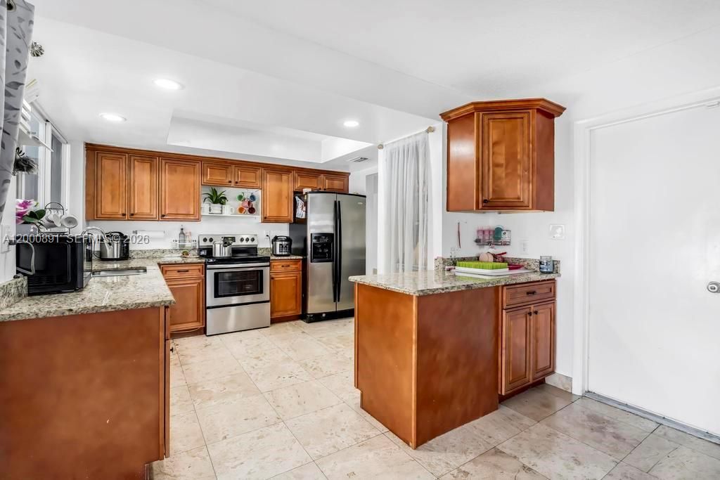 Activo con contrato: $625,000 (4 camas, 3 baños, 1924 Pies cuadrados)