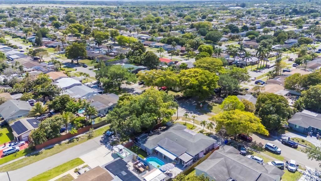 Activo con contrato: $625,000 (4 camas, 3 baños, 1924 Pies cuadrados)
