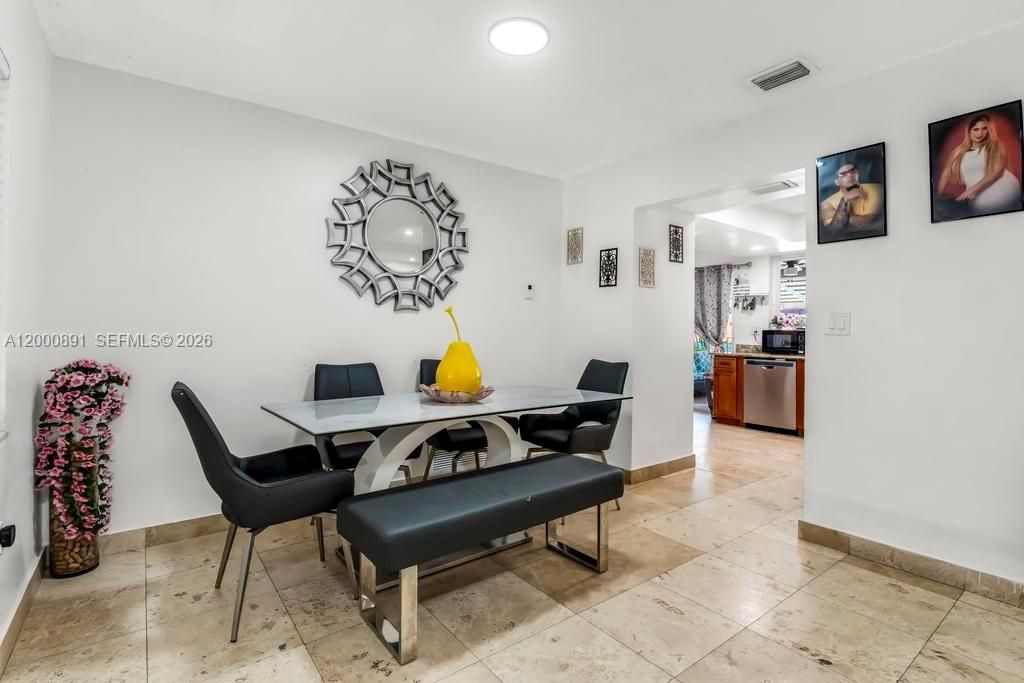 Activo con contrato: $625,000 (4 camas, 3 baños, 1924 Pies cuadrados)