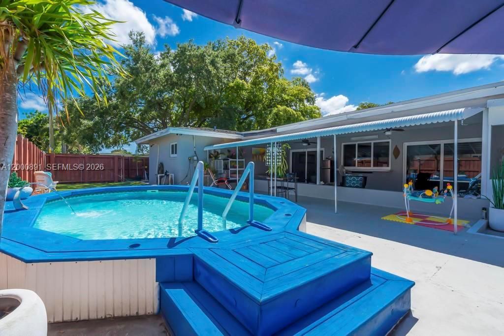 Activo con contrato: $625,000 (4 camas, 3 baños, 1924 Pies cuadrados)