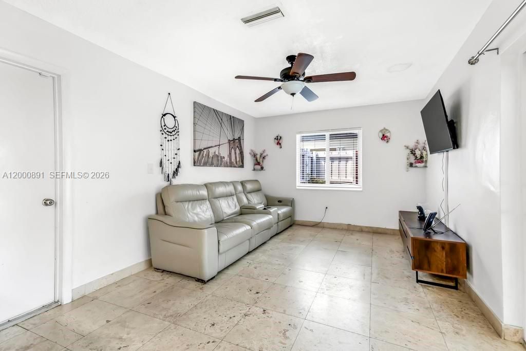 Activo con contrato: $625,000 (4 camas, 3 baños, 1924 Pies cuadrados)