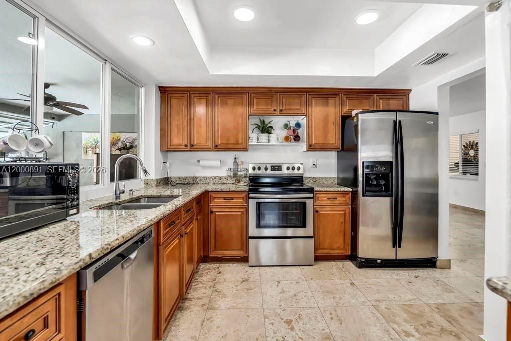 Activo con contrato: $625,000 (4 camas, 3 baños, 1924 Pies cuadrados)