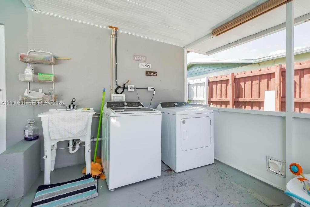 Activo con contrato: $625,000 (4 camas, 3 baños, 1924 Pies cuadrados)