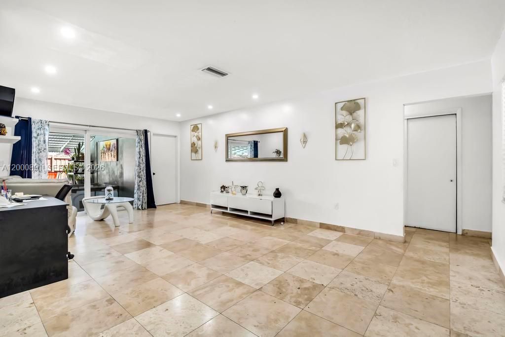 Activo con contrato: $625,000 (4 camas, 3 baños, 1924 Pies cuadrados)