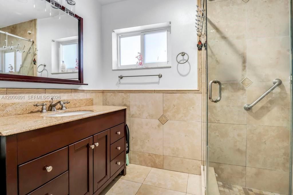Activo con contrato: $625,000 (4 camas, 3 baños, 1924 Pies cuadrados)