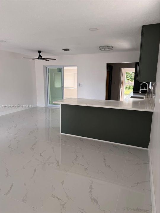 Recientemente alquilado: $3,200 (3 camas, 2 baños, 1406 Pies cuadrados)