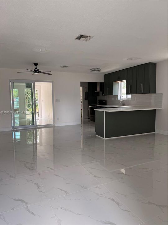 Recientemente alquilado: $3,200 (3 camas, 2 baños, 1406 Pies cuadrados)