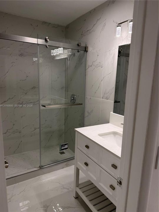 Recientemente alquilado: $3,200 (3 camas, 2 baños, 1406 Pies cuadrados)