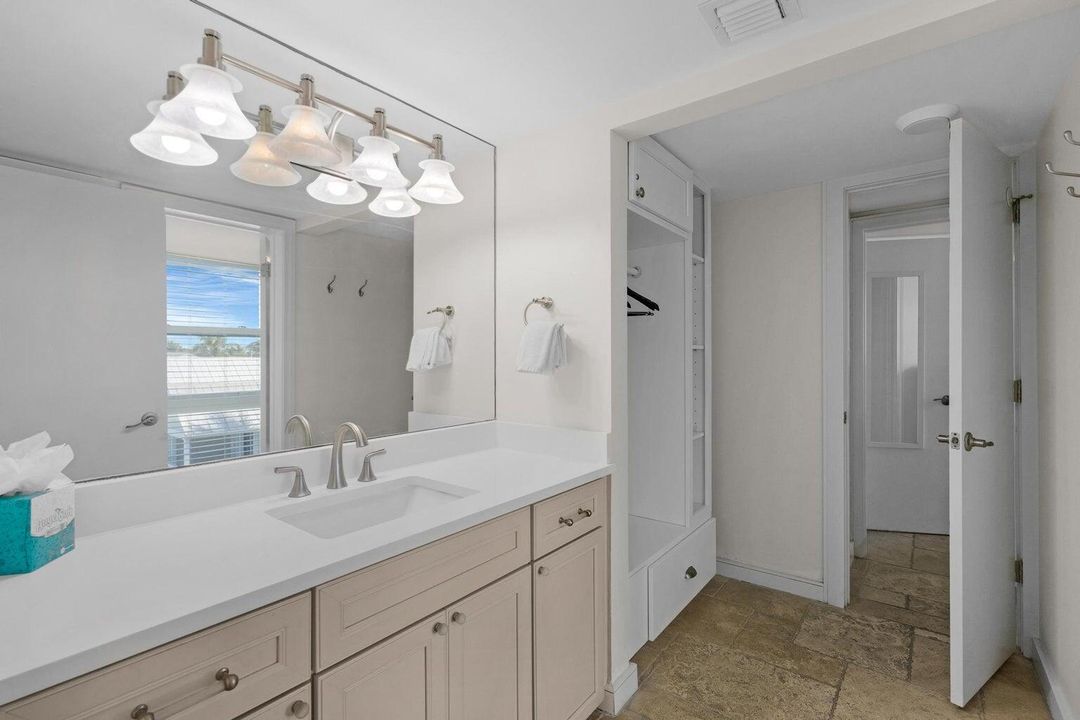 Ensuite bath and Storage