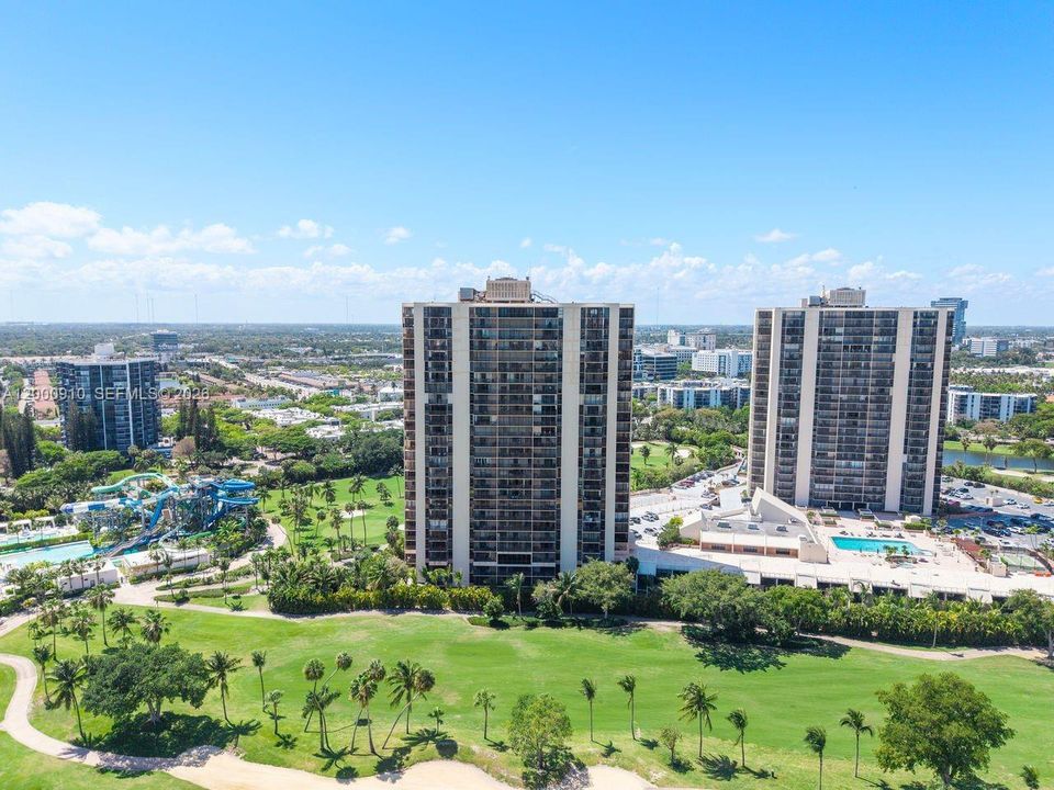 Active With Contract: $265,000 (2 beds, 2 baths, 1157 Square Feet)