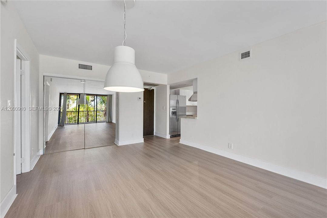 Active With Contract: $265,000 (2 beds, 2 baths, 1157 Square Feet)